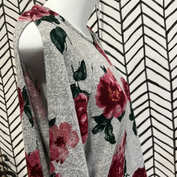Cold shoulder Bell Sleeve Gray Rose Long Sleeve Top, Size Small - Picture 8 of 16